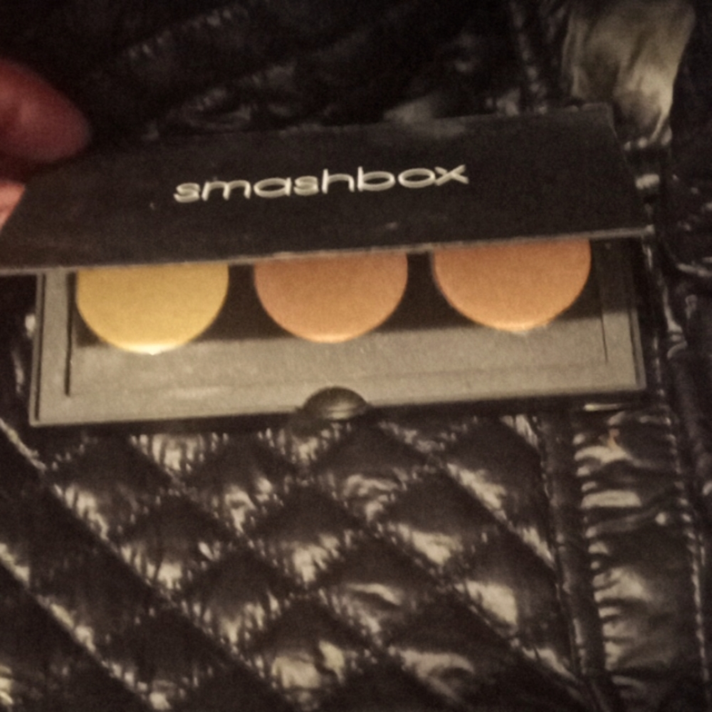 Smashbox spotlight palette pearl palette travel size.